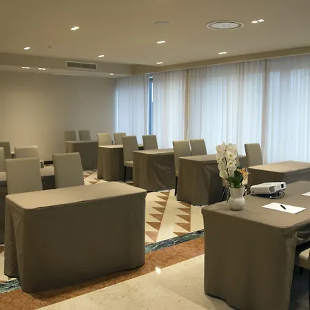 Commercio Hotel 4*